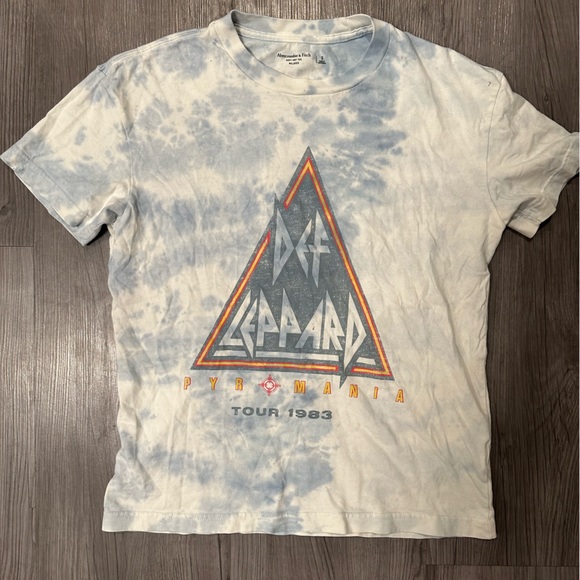 Graphic tee - Picture 1 of 2